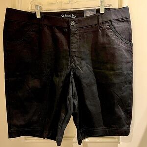 Ladies 20W Black Shorts New With Tags